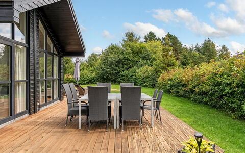 Smilla - 1.1Km from the Sea: Hout, Veranda, Houten Vloer, Hardwood, Huis, Dek, Beits, Plank, Stoel, Tuin