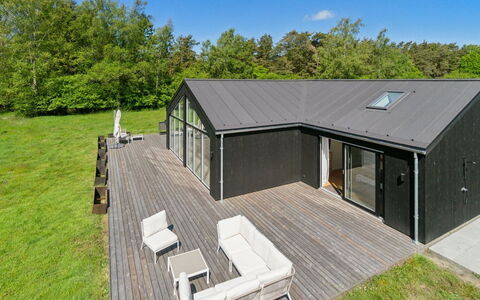 Tove - 350M from the Sea: Hout, Meubilair, Appartement, Kamer, Plafond, Beits, Stoel, Hardwood, Vernis, Timmerhout
