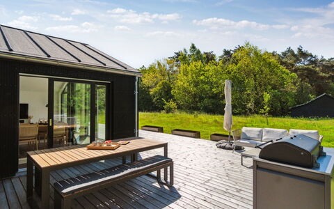 Tove - 350M from the Sea: Hout, Meubilair, Appartement, Kamer, Plafond, Beits, Stoel, Hardwood, Vernis, Timmerhout