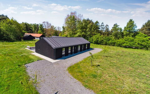 Tove - 350M from the Sea: Hout, Meubilair, Appartement, Kamer, Plafond, Beits, Stoel, Hardwood, Vernis, Timmerhout
