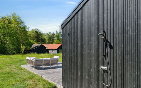 Tove - 350M from the Sea: Hout, Meubilair, Appartement, Kamer, Plafond, Beits, Stoel, Hardwood, Vernis, Timmerhout