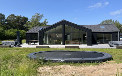 Tove - 350M from the Sea: Hout, Flooring, Interieur Ontwerp, Verdieping, Meubilair, Houten Vloer, Kamer, Plafond, Beits, Hardwood