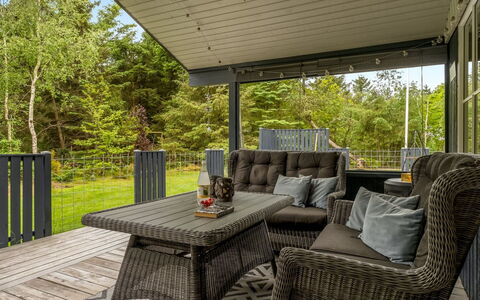 Emelrik - 2Km from the Sea: Hout, Huis, Veranda, Dek, Hardwood, Dak, Beits, Houten Vloer, Eco Hotel