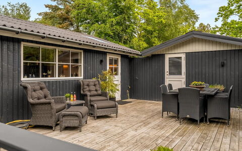 Emelrik - 2Km from the Sea: Hout, Huis, Veranda, Dek, Hardwood, Dak, Beits, Houten Vloer, Eco Hotel