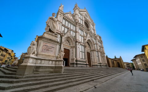 San Cristofano Blu Apartment Santa Croce, Florence: Lucht, Facade, Landmark, Gebedsruimte, Kerk, Middeleeuwse Architectuur, Ochtend, Toeristische Attractie, Heilige Plaatsen