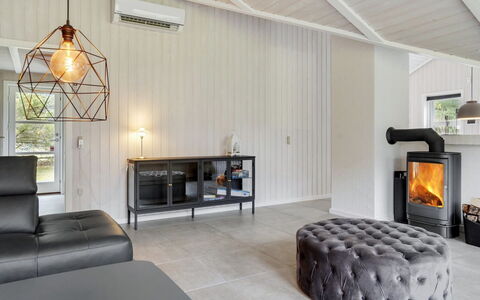 Rietrikki - 2.4Km from the Sea: Interieur Ontwerp, Flooring, Muur, Meubilair, Verdieping, Plafond, Hout, Bankstel, Lichte Inrichting, Woonkamer