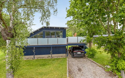 Gabriele - 50M from the Sea: Dak, Huis, Huis, Verblijf, Siding, Landgoed, Oprit, Garden Gebouwen, Werf, Schuur