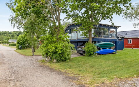 Gabriele - 50M from the Sea: Dak, Huis, Huis, Verblijf, Siding, Landgoed, Oprit, Garden Gebouwen, Werf, Schuur
