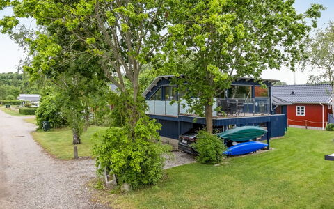 Gabriele - 50M from the Sea: Dak, Huis, Huis, Verblijf, Siding, Landgoed, Oprit, Garden Gebouwen, Werf, Schuur