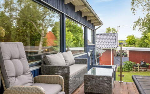Gabriele - 50M from the Sea: Dak, Huis, Huis, Verblijf, Siding, Landgoed, Oprit, Garden Gebouwen, Werf, Schuur