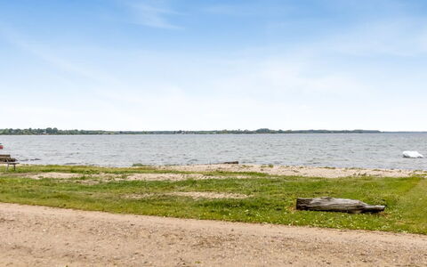Gabriele - 50M from the Sea: Dak, Huis, Huis, Verblijf, Siding, Landgoed, Oprit, Garden Gebouwen, Werf, Schuur
