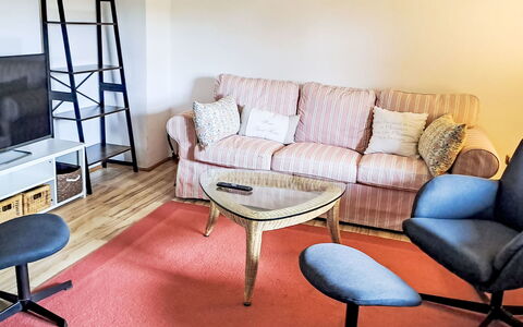 Nachtigall: Meubilair, Interieur Ontwerp, Flooring, Verdieping, Hout, Kamer, Woonkamer, Stoel, Tapijt, Huis
