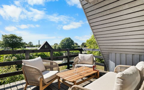 Sunna - 1Km from the Sea: Dak, Huis, Land Lot, Huis, Verblijf, Landgoed, Garden Gebouwen, Schaduw, Blokhut, Landscaping
