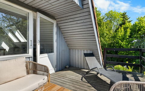 Sunna - 1Km from the Sea: Dak, Huis, Land Lot, Huis, Verblijf, Landgoed, Garden Gebouwen, Schaduw, Blokhut, Landscaping