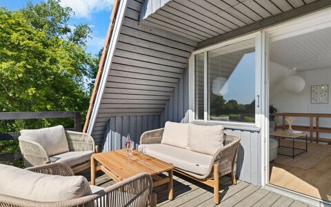 Sunna - 1Km from the Sea: Dak, Huis, Land Lot, Huis, Verblijf, Landgoed, Garden Gebouwen, Schaduw, Blokhut, Landscaping