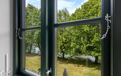Brun - 1.5Km from the Sea: Dak, Huis, Huis, Verblijf, Deur, Siding, Dek, Veranda, Plank, Hardwood