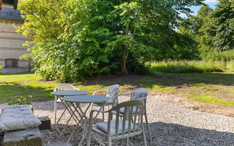 Brun - 1.5Km from the Sea: Dak, Huis, Huis, Verblijf, Deur, Siding, Dek, Veranda, Plank, Hardwood