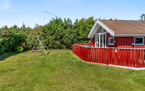 Hans - 1.2Km from the Sea: Hout, Huis, Veranda, Dek, Hardwood, Dak, Beits, Houten Vloer, Eco Hotel