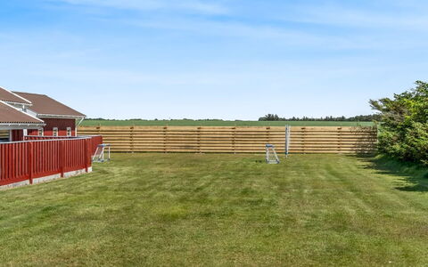 Hans - 1.2Km from the Sea: Hout, Huis, Veranda, Dek, Hardwood, Dak, Beits, Houten Vloer, Eco Hotel