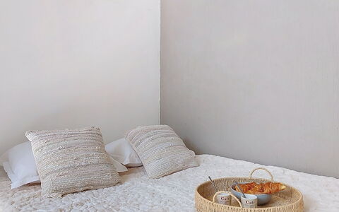 Daphné: Meubilair, Flooring, Interieur Ontwerp, Hout, Keuken En Eettafel, Verdieping, Stoel, Tafel, Eetkamer, Plafond