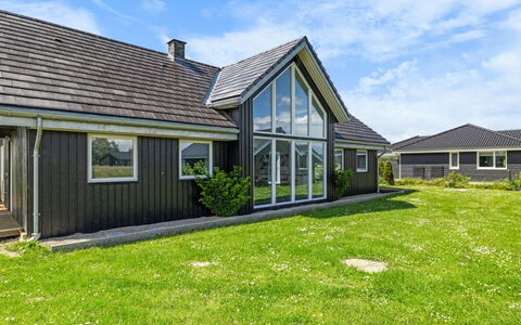 Ung - 460M from the Sea: Huis, Dak, Huis, Verblijf, Struik, Groundcover, Landgoed, Boerderij, Siding, Garden Gebouwen