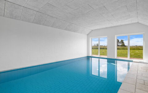 Ung - 460M from the Sea: Huis, Dak, Huis, Verblijf, Struik, Groundcover, Landgoed, Boerderij, Siding, Garden Gebouwen