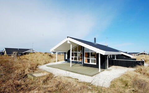 Zuhra - 400M from the Sea: Gebouw, Huis, Venster, Huis, Dak, Woongebied, Struik, Verblijf, Land Lot