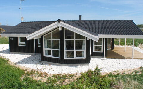 Zuhra - 400M from the Sea: Gebouw, Huis, Venster, Huis, Dak, Woongebied, Struik, Verblijf, Land Lot