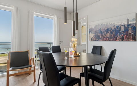 Ayo - 75M from the Sea: Meubilair, Interieur Ontwerp, Flooring, Verdieping, Hout, Tafel, Stoel, Keuken En Eettafel, Eetkamer, Houten Vloer