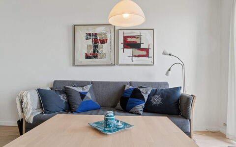 Ayo - 75M from the Sea: Meubilair, Interieur Ontwerp, Bankstel, Flooring, Muur, Verdieping, Hout, Kamer, Woonkamer, Tafel