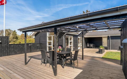 Herwarth - 400M from the Sea: Landgoed, Schaduw, Oprit, Boerderij