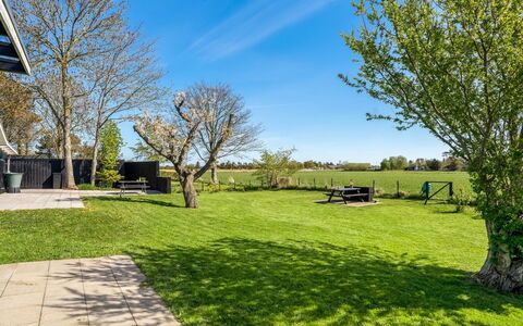 Herwarth - 400M from the Sea: Lucht, Gras, Landschap, Grasland, Tuin, Plain, Land Lot, Gazon, Schaduw