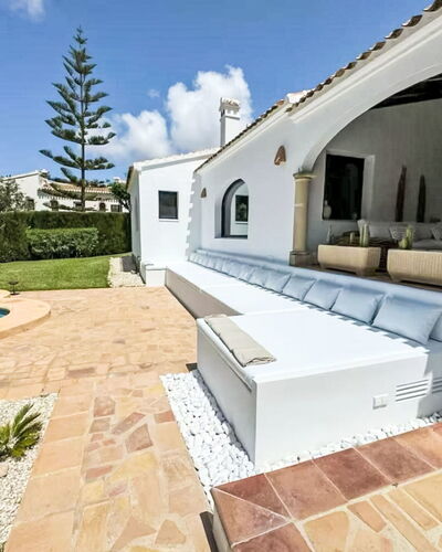 Alborada: Landgoed, Villa, Schaduw, Landscaping, Tegel, Buitenmeubels, Ontwerp, Hacienda, Zwembad, Binnenplaats