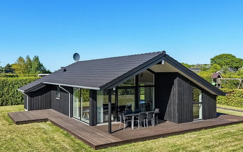 Kody - 400M from the Sea: Huis, Huis, Deur, Dak, Verblijf, Landgoed, Tuin, Schaduw, Siding, Werf