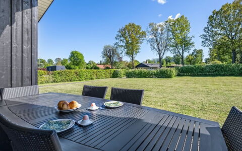 Kody - 400M from the Sea: Huis, Huis, Deur, Dak, Verblijf, Landgoed, Tuin, Schaduw, Siding, Werf