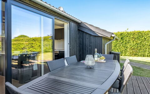 Kody - 400M from the Sea: Huis, Huis, Deur, Dak, Verblijf, Landgoed, Tuin, Schaduw, Siding, Werf