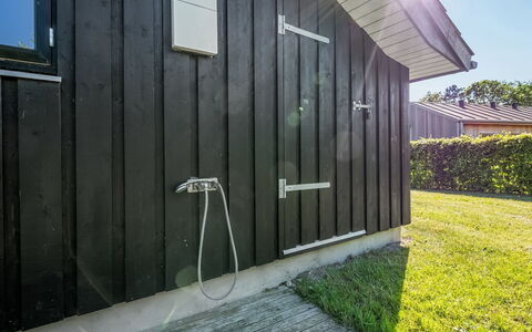 Kody - 400M from the Sea: Huis, Huis, Deur, Dak, Verblijf, Landgoed, Tuin, Schaduw, Siding, Werf