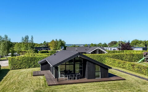Kody - 400M from the Sea: Huis, Huis, Deur, Dak, Verblijf, Landgoed, Tuin, Schaduw, Siding, Werf