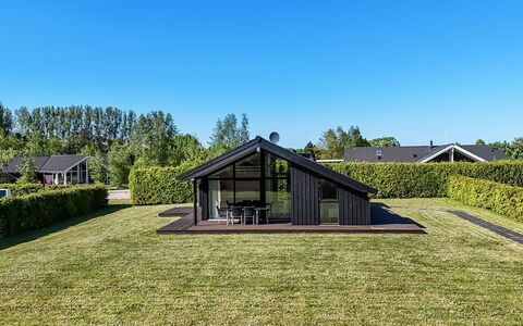 Kody - 400M from the Sea: Huis, Huis, Deur, Dak, Verblijf, Landgoed, Tuin, Schaduw, Siding, Werf