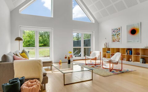 Anelle - 2.5Km from the Sea: Meubilair, Flooring, Interieur Ontwerp, Verdieping, Hout, Houten Vloer, Woonkamer, Plafond, Huis, Stoel