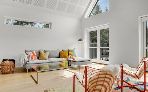 Anelle - 2.5Km from the Sea: Meubilair, Interieur Ontwerp, Flooring, Verdieping, Hout, Houten Vloer, Woonkamer, Stoel, Bankstel, Tafel