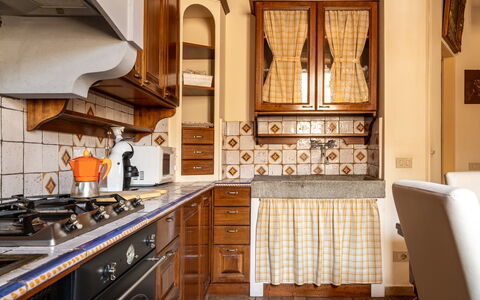 Portanuova Home, Colle Val D'elsa: Keuken, Interieur Ontwerp, Cabinetry, Flooring, Countertop, Meubilair, Hout, Verdieping, Toestel Van De Keuken, Major Appliance