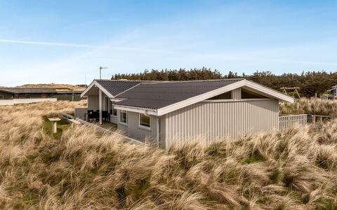 Fridgerd - 300M from the Sea: Hout, Huis, Veranda, Dek, Hardwood, Dak, Beits, Houten Vloer, Eco Hotel