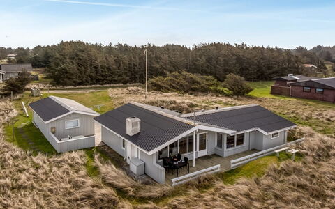 Fridgerd - 300M from the Sea: Hout, Huis, Veranda, Dek, Hardwood, Dak, Beits, Houten Vloer, Eco Hotel