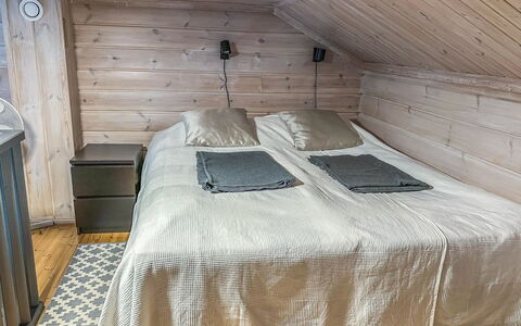 Lähikaltio 330: Meubilair, Interieur Ontwerp, Flooring, Verdieping, Hout, Tafel, Kamer, Plafond, Verlichting, Appartement