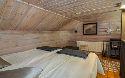 Lähikaltio 330: Meubilair, Interieur Ontwerp, Flooring, Verdieping, Hout, Tafel, Kamer, Plafond, Verlichting, Appartement
