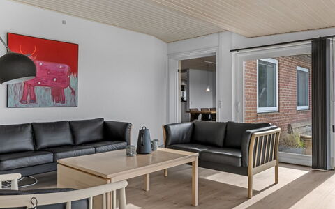 Kukka - 16Km from the Sea: Meubilair, Interieur Ontwerp, Flooring, Verdieping, Hout, Plafond, Bankstel, Woonkamer, Tafel, Houten Vloer