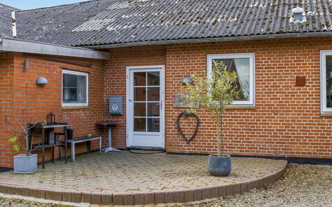 Kukka - 16Km from the Sea: Huis, Dak, Huis, Verblijf, Steen, Metselwerk, Deur, Siding, Werf, Tuin