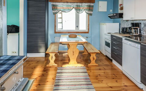 Villa Paulu: Boot, Blauw, Watercraft, Boten En Varen - Materialen En Benodigdheden, Haven, Waterweg, Haven, Jachthaven, Naval Architecture, Kanaal