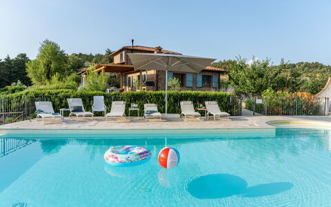 Casale Sunset: Zwembad, Buitenmeubels, Toevlucht, Paraplu, Eco Hotel, Stoel, Buitentafel, Landscaping, Villa, Thermae